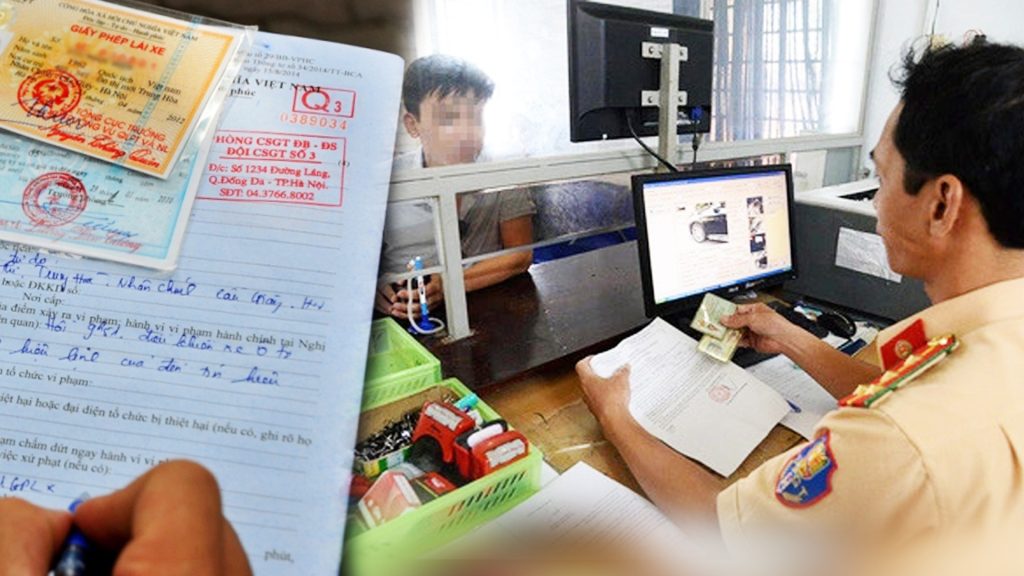 Đại tá Thân Văn Duy kiểm tra công tác chuẩn bị tại phòng điều hành thi lái xe trong hình.