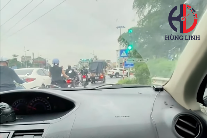 Đi đường đông: Phanh – ga thế nào cho mượt?
