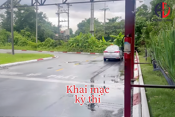 thi sát hạch B2, sát hạch Hùng Vương, dạy lái xe Hùng Linh, học lái xe Hà Nội, học viên thi B2, trung tâm sát hạch lái xe, sân thi Hùng Vương, luyện sa hình thi B2, thi bằng lái xe B2, học lái xe ô tô chuẩn chip Học viên Hùng Linh bước vào kỳ thi sát hạch hạng B tại sân Hùng Vương (23/7)