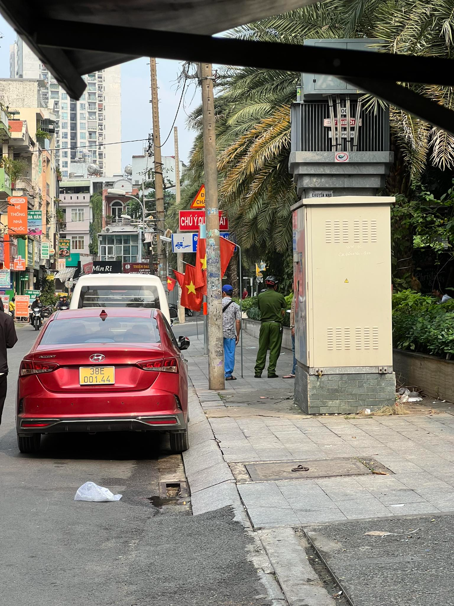 'Ra đường làm gì cũng sợ phạt nguội'